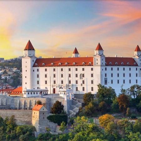 Apartman Matty V Tichom Dvore Priamo V Centre Bratislava Eksteriør billede