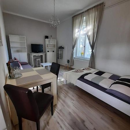 Apartman Matty V Tichom Dvore Priamo V Centre Bratislava Eksteriør billede