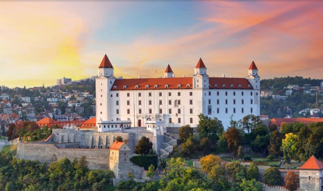 Apartman Matty V Tichom Dvore Priamo V Centre Bratislava Eksteriør billede