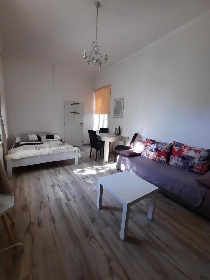 Apartman Matty V Tichom Dvore Priamo V Centre Bratislava Eksteriør billede