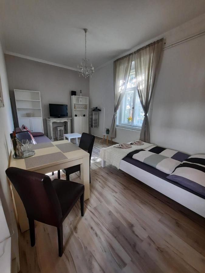 Apartman Matty V Tichom Dvore Priamo V Centre Bratislava Eksteriør billede